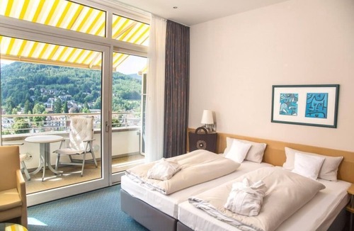 Bad Herrenalb Apartment | Classic Waldblick Zimmer mit Spa Tasche, WLAN und Balkon oder Sonnenterrasse