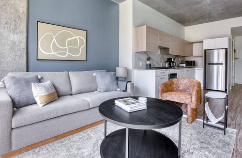 West Loop Gate Apartment | Classic West Loop 1BR w/ Pool, Gym & Lounge, nr L, by Blueground