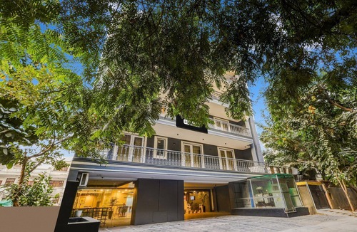 Udyog Vihar House | Classic With Balcony Cloud Bay