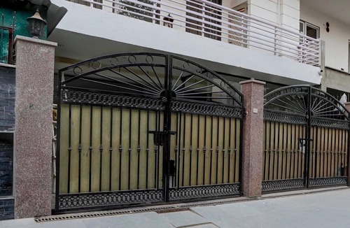 Gurugram House | Classic With Balcony Huda Market Sector 46
