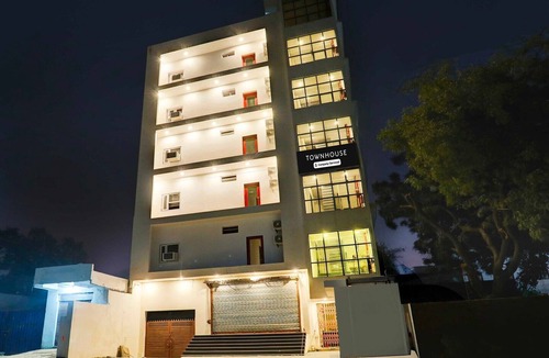 Varanasi House | Classic with BalconySuper Townhouse Pahadiya