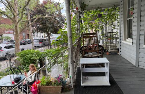 Homecrest House | CLASSICAL AMERICAN Homestay HOUSE