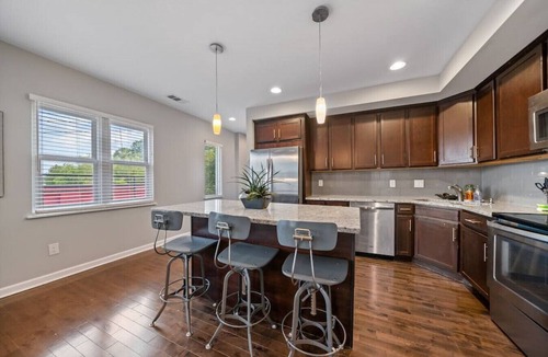 Mount Auburn Apartment | Classy 2BR Condo Near City Centre | OTR, UC, Zoo