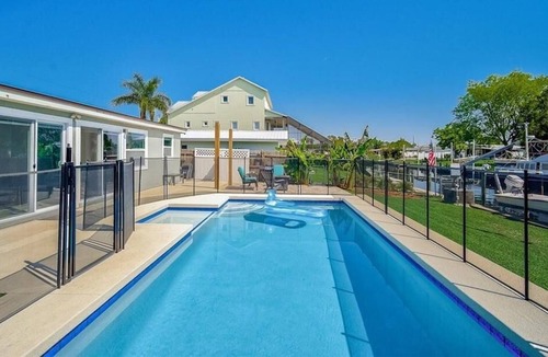 Fullers Earth House | Classy Cabana on the water, Private Heated Pool & Boat Lifts