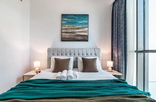 Bur Dubai Apartment | Classy Downtown Bliss with Dubai Mall Access