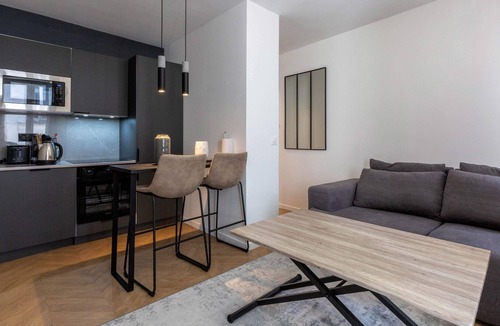 Epinettes Apartment | Classy Jonquiere | Stylish 1 Bedroom Apt in Paris