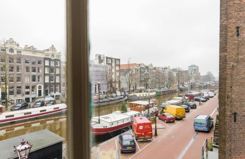 Binnenstad Apartment | Classy Room 17th Century Canal House