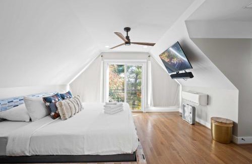 Mount Adams House | Clawfoot Tub, Next to Monastery Wedding Venue, 3BR