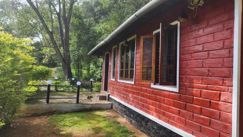 Kunchithanny House | Clay Canvas