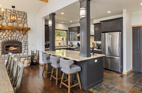 Ronald House | Cle Elum’s Best Kept Secret+Pool Access & Pickleball+Big View & Grass Yard