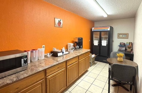 Victoria Hotel | Clean & Affordable Pet-Friendly Room w/Free Parking