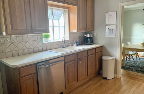 Aksarben - Elmwood Park House | Clean Aksarben Bungalow