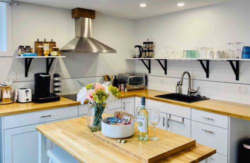 South Lethbridge House | Clean and Bright 2 Bedroom Lower Suite!