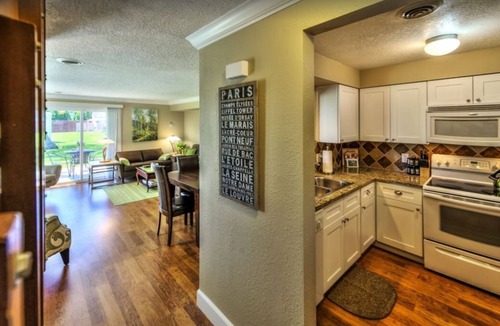 Eagle House | Clean and Close To Boise & Meridian Downtown Eagle