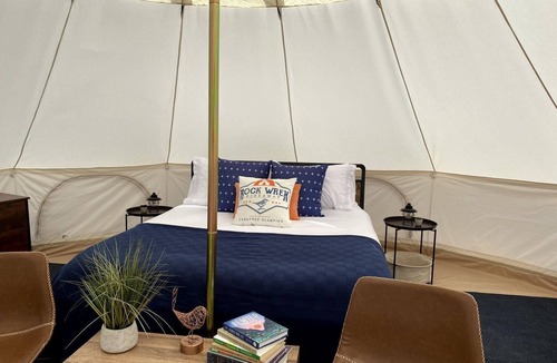 Elba RV Rental | Clean and Comfortable Canvas Bell Tent by City of Rocks National Reserve, Idaho