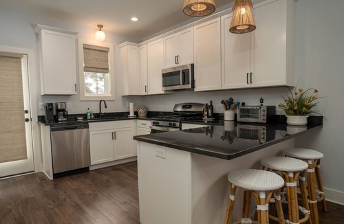 Fairview House | Clean and crisp design, new 4BR, easy ride to DT Asheville, and Biltmore Estate.