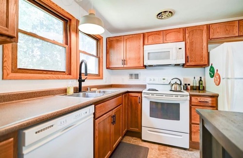 Verona Apartment | Clean and spacioius flat in great location near Epic and downtown Verona!