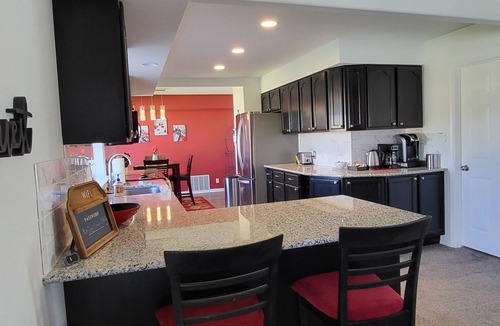 Burley House | Clean and Spacious! Burley HOT TUB Haven
