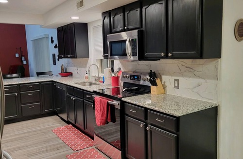 Burley House | Clean and Spacious! Burley HOT TUB Haven