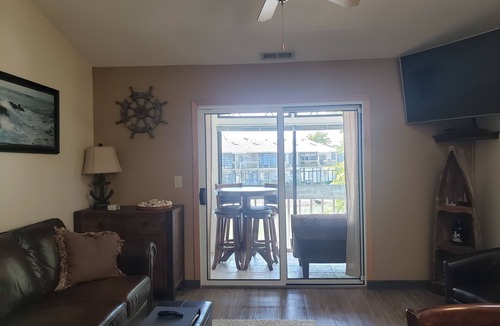 Oak Harbor Condo | Clean, beautiful condo by Lake Erie! Perfect getaway for a family of four.