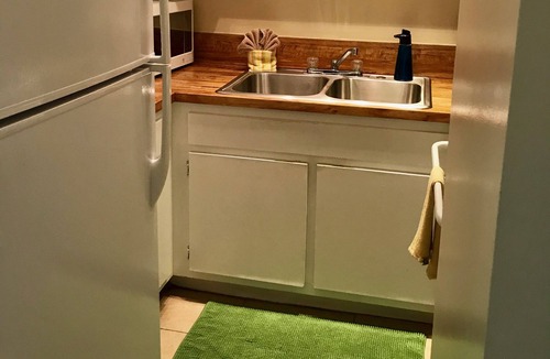 Croissant Park Apartment | Clean, bright centrally located