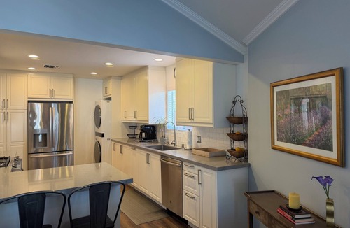 Valley Glen House | Clean, Bright & Comfortable Pool Home w/separate Poolhouse Studio