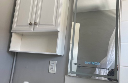New Britain Apartment | Clean, Bright, Comfortable living, close to Park, Hospital, Downtown, Highways.