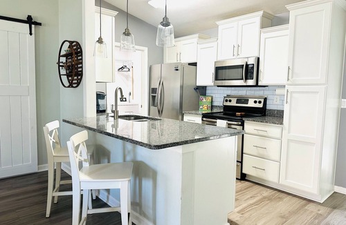 Tallahassee House | Clean, Bright & Peaceful home in quiet neighborhood close proximity to FSU &FAMU