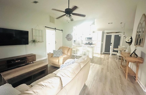 Tallahassee House | Clean, Bright & Peaceful home in quiet neighborhood close proximity to FSU &FAMU