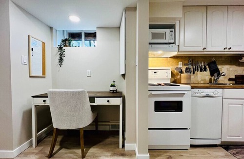 South Lethbridge House | Clean & Bright Southside Lower Suite