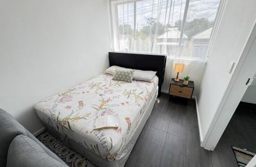 St. Kilda East Apartment | Clean Bright Studio Apartment - Walkable Location