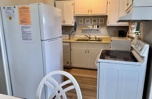 Ocean City Condo | Clean, Comfortable 2 bedroom condo on bayside. Pool, Wifi