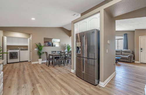Victorville House | CLEAN & COMFORTABLE 3BDS /2 BTHS HOME. CENTRALLY LOCATED NEAR ALL CONVENIENCES.