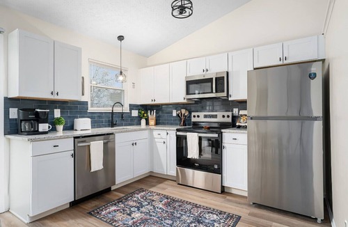 Summit Station House | Clean, comfortable, and versatile home, perfect for long stays