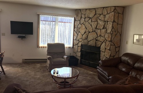 Wakefield Condo | Clean, Comfortable and Quiet Condo at the base of Jackson Creek Summit