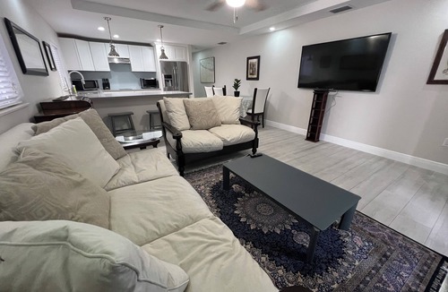 Plantation Tropical Park Apartment | Clean, comfortable, & centrally located 1/1