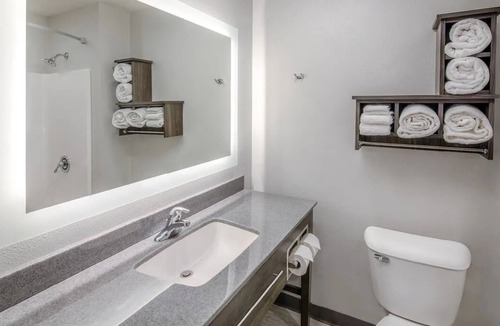 Wenatchee Hotel | Clean & Comfortable Suite - Your Home Base for Exploring St Joseph