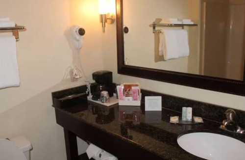 Trevose Hotel | Clean & Convenient Stay Minutes from Philadelphia Attractions