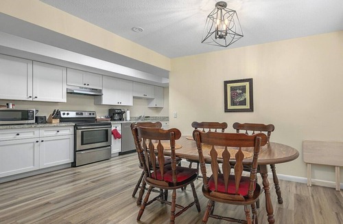 Melbourne House | Clean & Cozy 2, Near MLB Airport, HRMC, Food, Nightlife, Beaches & Shopping!