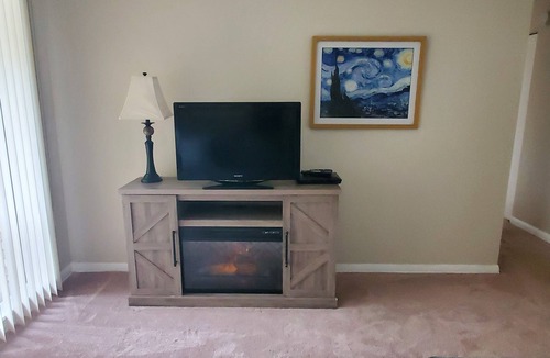 Oak Lawn Condo | Clean,Cozy,Convenient -1-bedroom Condo-Malls, Museums, Nature, Chicago, and More