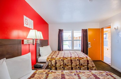 Macon Hotel | Clean & Cozy Macon | Comfy Haven | Free Breakfast & Nearby Restaurants