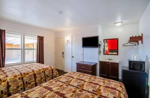 Macon Hotel | Clean & Cozy Macon | Comfy Haven | Free Breakfast & Nearby Restaurants