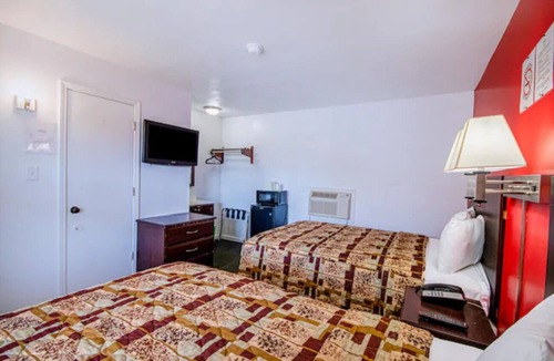 Macon Hotel | Clean & Cozy Macon | Comfy Haven | Free Breakfast & Nearby Restaurants