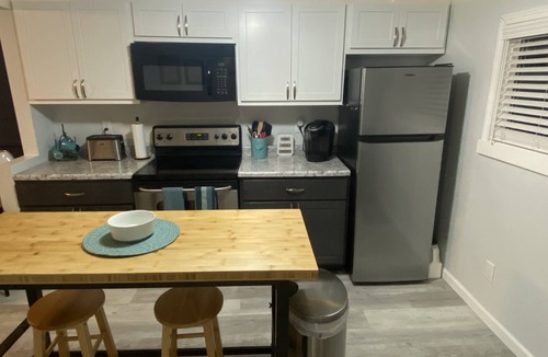 Wabash House | Clean, cozy, modern1 bdrm house just 7 blocks from the Honeywell Center