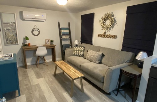 Wabash House | Clean, cozy, modern1 bdrm house just 7 blocks from the Honeywell Center
