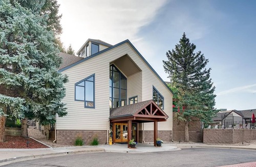 Englewood Condo | Clean & Cozy One Bedroom Condo W/Kitchen In DTC