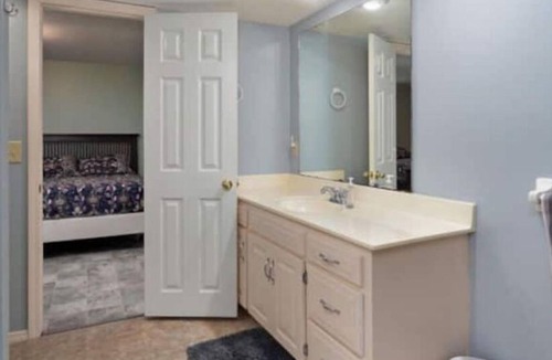 Springfield House | Clean & Cozy Private Basement. Tailored to You! Great Location!