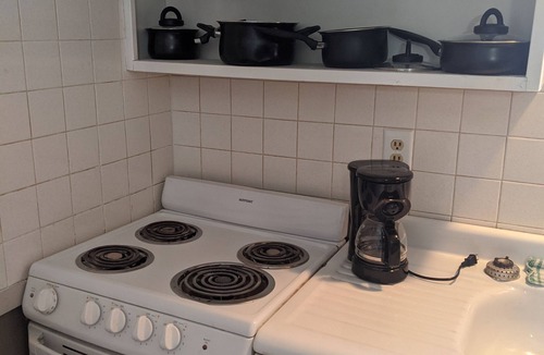 Cadiz Cabin | Clean, full kitchen, stand alone cabin