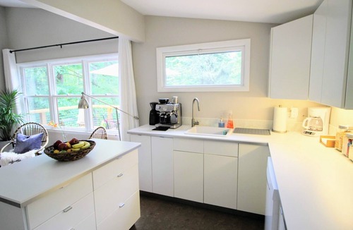 Etna House | Clean, modern cabin surrounded by nature