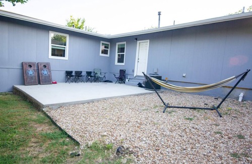 University Hills and Windsor Park House | Clean✨ Modern 🍸 Perfect 👌 Getaway 🛩 15 to downtown